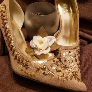 Rouge Pumps in Women